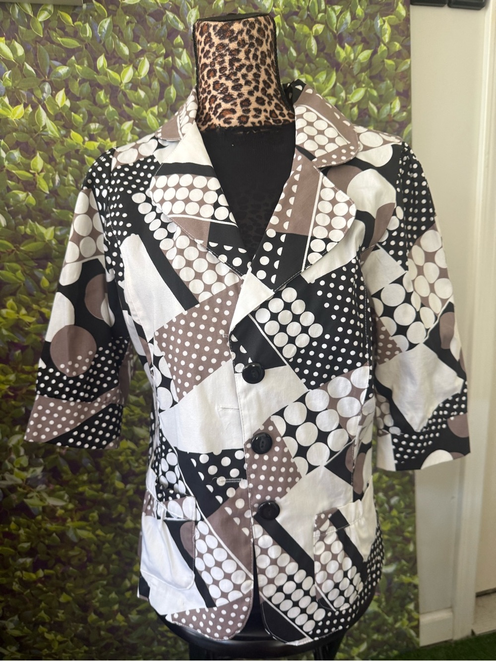 Geometric Dot-Print Short Jacket in Black, White & Taupe p26